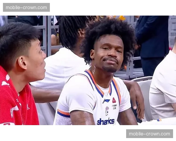 上海队怀特塞德内线统治力 成双杀广东重要功臣